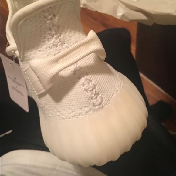 Men’s Cream Yeezy Boost V2 - Picture 4 of 5